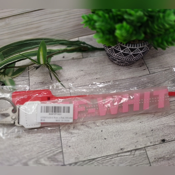 Off White Keychain Lanyard Pink - Picture 4 of 5
